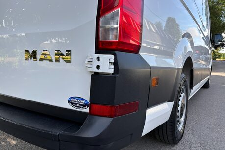 MAN TGE 3.140 Long Hr Lion XC Panel Van - Rear Camera 27