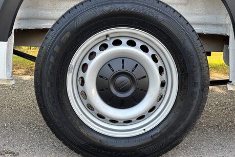 MAN TGE 3.140 Long Hr Lion XC Panel Van - Rear Camera 35