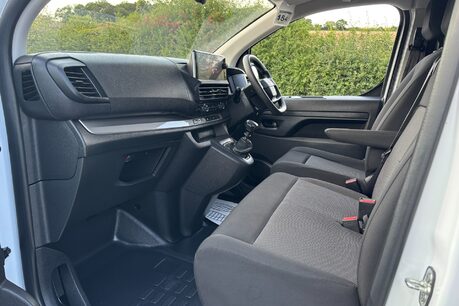 Vauxhall Vivaro L2H1 145 ps F3100 Prime 19