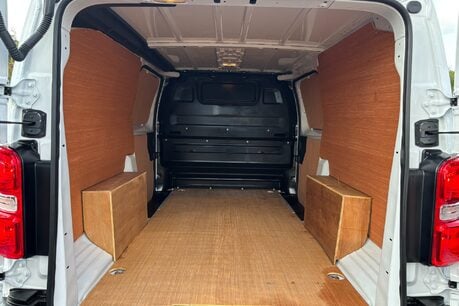 Vauxhall Vivaro L2H1 145 ps F3100 Prime 16