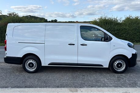 Vauxhall Vivaro L2H1 145 ps F3100 Prime 11