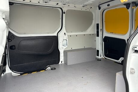 Renault Trafic SL29 Business Plus Energy 125 ps dCi - Sat Nav / Camera / Twin Side Doors 10