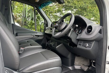 Mercedes-Benz Sprinter 319 Cdi Pro L2 H2 4x4 9g-Tronic Panel Van 19