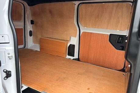 Vauxhall Vivaro L2H1 145 ps F3100 Prime 13