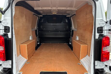 Vauxhall Vivaro L2H1 145 ps F3100 Prime 16