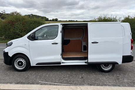Vauxhall Vivaro L2H1 145 ps F3100 Prime 9