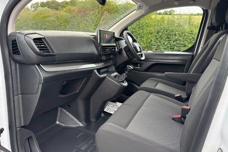 Vauxhall Vivaro L2H1 145 ps F3100 Prime 19
