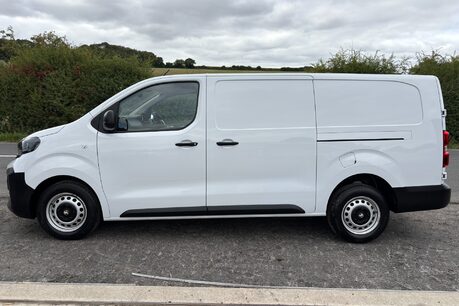 Vauxhall Vivaro L2H1 145 ps F3100 Prime 8