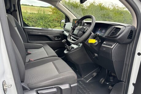 Vauxhall Vivaro L2H1 145 ps F3100 Prime 21