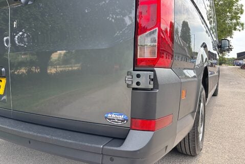 Volkswagen Crafter CR35 L3 H2 140 ps Tdi DSG Trendline Panel Van 23