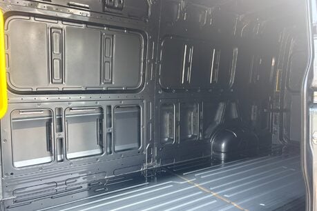Volkswagen Crafter CR35 L3 H2 140 ps Tdi DSG Trendline Panel Van 10