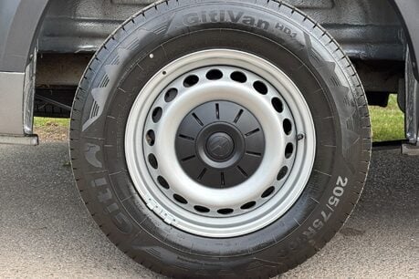 Volkswagen Crafter CR35 L3 H2 140 ps Tdi DSG Trendline Panel Van 35