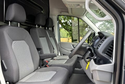 Volkswagen Crafter CR35 L3 H2 140 ps Tdi DSG Trendline Panel Van 4