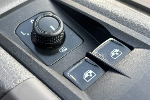 Volkswagen Crafter CR35 L3 H2 140 ps Tdi DSG Trendline Panel Van 36