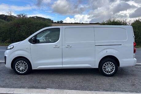 Vauxhall Vivaro L2H1 F3100 145 ps Pro Panel Van - Sat Nav / Rear Camera 8