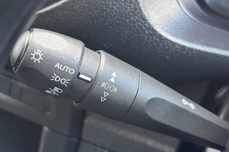Vauxhall Vivaro L2H1 F3100 145 ps Pro Panel Van - Sat Nav / Rear Camera 42