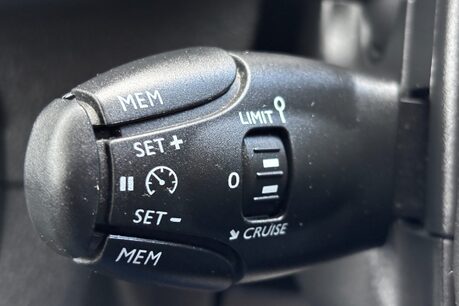 Vauxhall Vivaro L2H1 F3100 145 ps Pro Panel Van - Sat Nav / Rear Camera 44