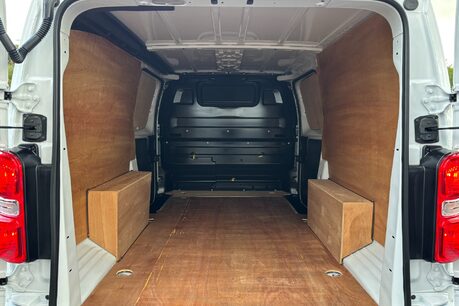 Vauxhall Vivaro L2H1 F3100 145 ps Pro Panel Van - Sat Nav / Rear Camera 16