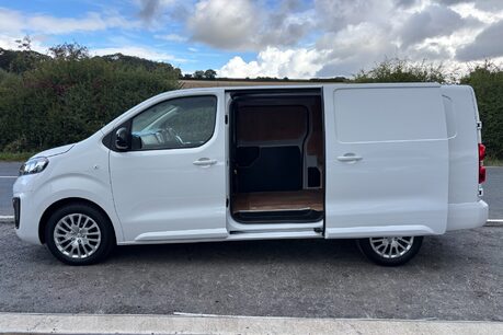 Vauxhall Vivaro L2H1 F3100 145 ps Pro Panel Van - Sat Nav / Rear Camera 9