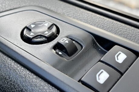 Vauxhall Vivaro L2H1 F3100 145 ps Pro Panel Van - Sat Nav / Rear Camera 47