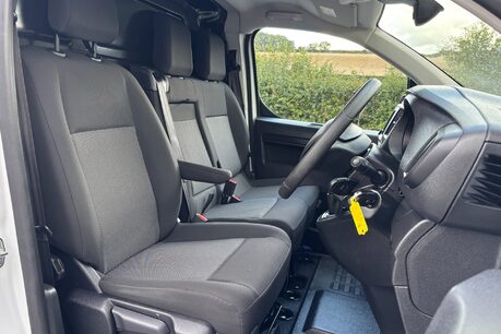 Vauxhall Vivaro L2H1 F3100 145 ps Pro Panel Van - Sat Nav / Rear Camera 33