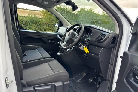 Vauxhall Vivaro L2H1 F3100 145 ps Pro Panel Van - Sat Nav / Rear Camera 21