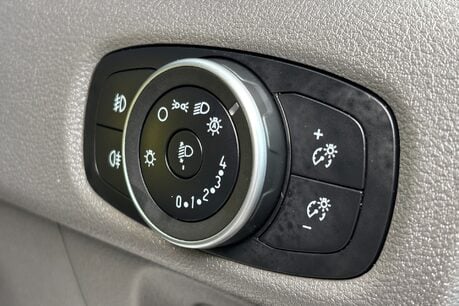 Ford Tourneo Custom 320 Active 185ps Selectshift 8 Seater - Rear Camera / 230v Invertor 44