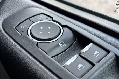 Ford Tourneo Custom 320 Active 185ps Selectshift 8 Seater - Rear Camera / 230v Invertor 48