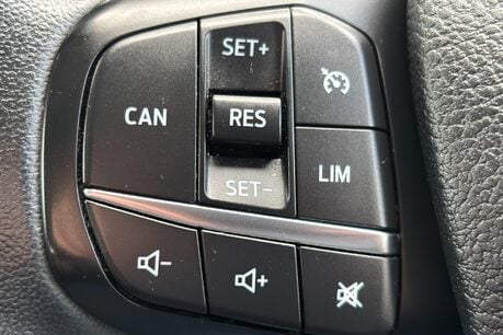 Ford Tourneo Custom 320 Active 185ps Selectshift 8 Seater - Rear Camera / 230v Invertor 36