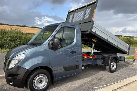 Nissan NV400 135 ps dCi Tekna L2 Tipper 1