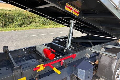 Nissan NV400 135 ps dCi Tekna L2 Tipper 9
