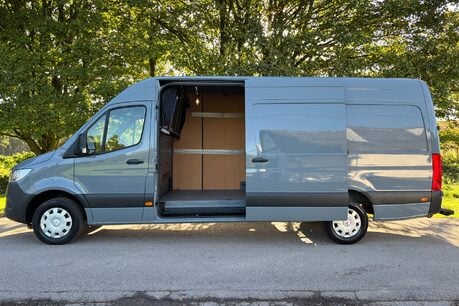 Mercedes-Benz Sprinter 319 Cdi Premium - with In-Built Bed + Diesel Heater 9