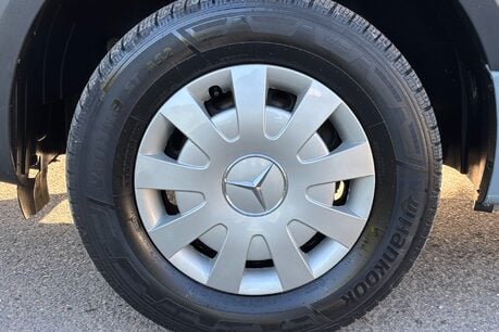 Mercedes-Benz Sprinter 319 Cdi Premium - with In-Built Bed + Diesel Heater 44