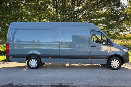 Mercedes-Benz Sprinter 319 Cdi Premium - with In-Built Bed + Diesel Heater 13