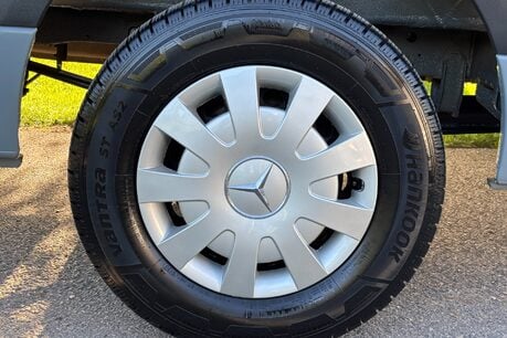 Mercedes-Benz Sprinter 319 Cdi Premium - with In-Built Bed + Diesel Heater 41