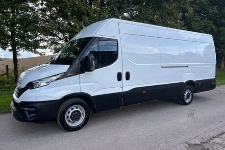 Iveco Daily 35S14 4100 wb Hr Panel Van - Air Con / Sensors / Digital Dash 1