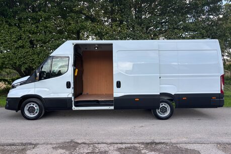 Iveco Daily 35S14 4100 wb Hr Panel Van - Air Con / Sensors / Digital Dash 9