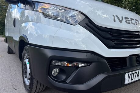 Iveco Daily 35S14 4100 wb Hr Panel Van - Air Con / Sensors / Digital Dash 25