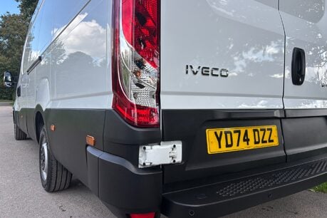 Iveco Daily 35S14 4100 wb Hr Panel Van - Air Con / Sensors / Digital Dash 27