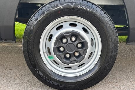 Iveco Daily 35S14 4100 wb Hr Panel Van - Air Con / Sensors / Digital Dash 35