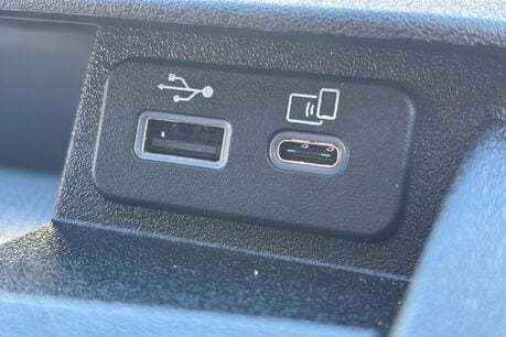 Iveco Daily 35S14 4100 wb Hr Panel Van - Air Con / Sensors / Digital Dash 33
