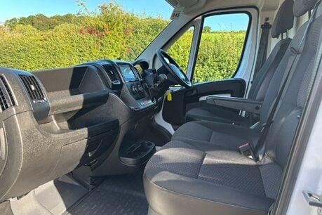 Peugeot Boxer BlueHdi 140 ps 335 L2H2 Professional Premium Plus 17