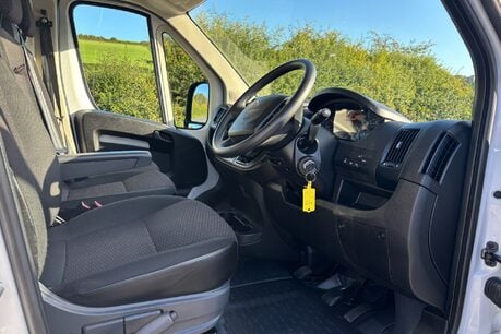 Peugeot Boxer BlueHdi 140 ps 335 L2H2 Professional Premium Plus 18
