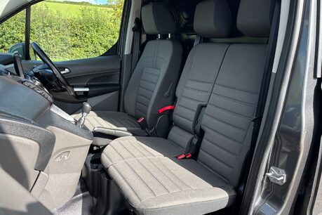 Ford Transit Connect 240 Limited L1H1 Panel Van - Rear Camera 29