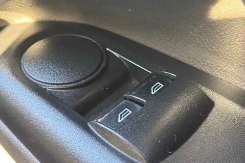 Ford Transit Connect 220 Leader DCIV Selectshift Auto - Sat Nav / 5 Seats / Rear Camera 36