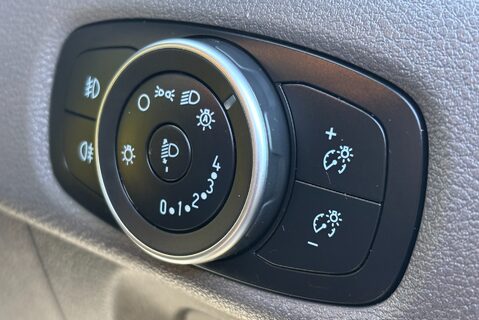 Ford Transit Custom 320 L1 170ps Sport DCIV Selectshift - Adaptive Cruise / Sat Nav / Tailgate 37