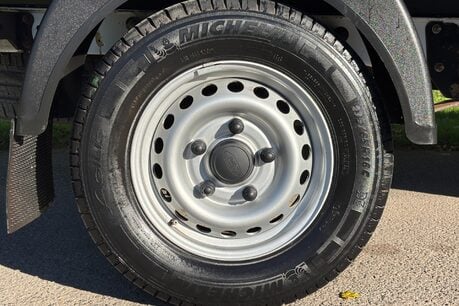 Ford Transit 350 Srw L4 170ps Dropside Truck with Tail Lift - AirCon / Camera / Tow Axle 32