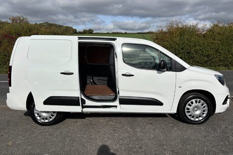 Vauxhall Combo L2H1 2300 100 ps Sportive Panel Van 9