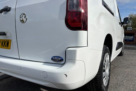 Vauxhall Combo L2H1 2300 100 ps Sportive Panel Van 22