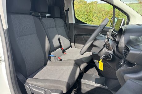 Vauxhall Combo L2H1 2300 100 ps Sportive Panel Van 25